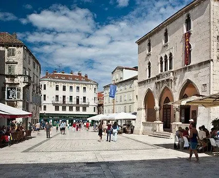 Main Square Konukevi Split