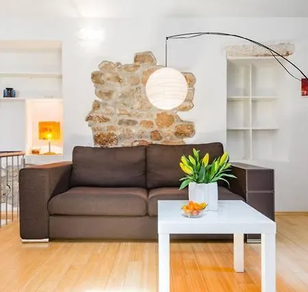 Maison d'hôtes Main Square 4*