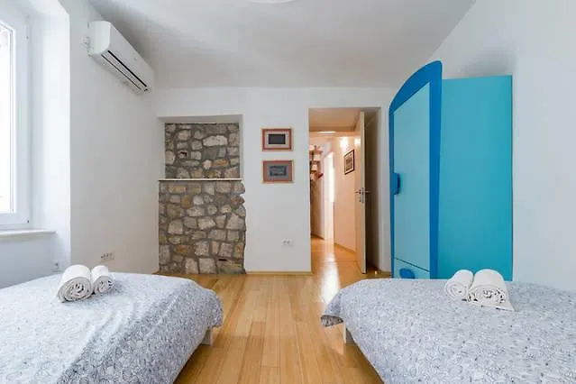 Gasthuis Guesthouse Main Square 4*