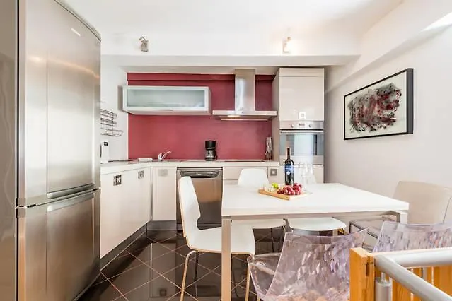 Gasthuis Guesthouse Main Square 4*