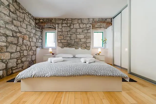 Guesthouse Main Square 4*