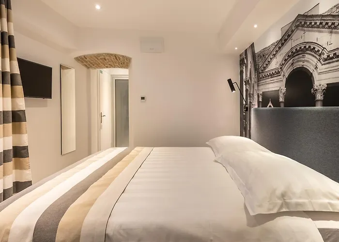 Guesthouse Main Square 4*