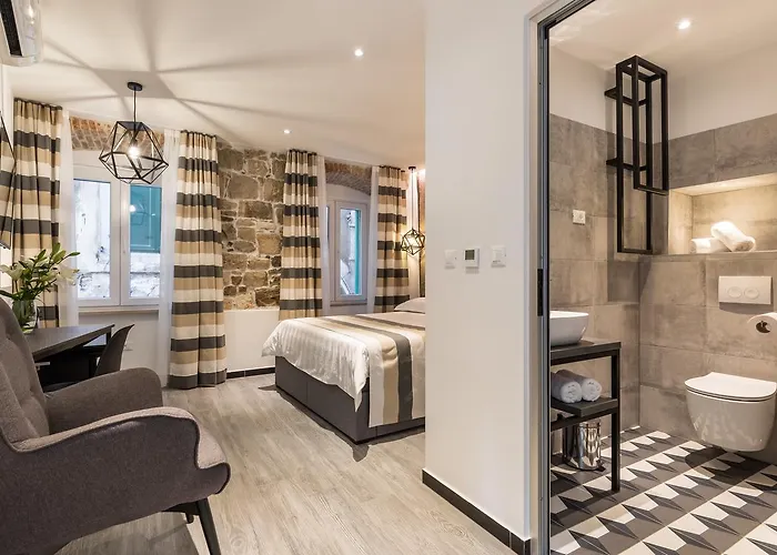 Guesthouse Main Square 4* Split