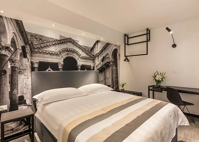 Guesthouse Main Square 4*